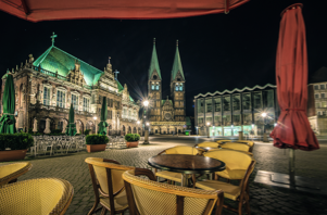 Marktplatz - Rathaus, Dom, Bürgerschaft bei Nacht by Jonas GInter